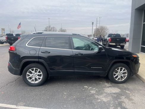 Used 2016 Jeep Cherokee Latitude w/ Cold Weather Group image 13