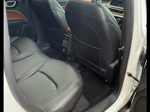 Used 2024 Jeep Compass Limited w/ Sun and Sound Group AWD/4WD image 8