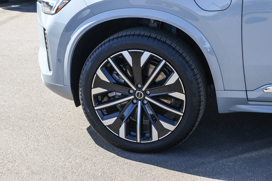 New 2026 Volvo XC90 T8 Plus w/ Protection Package AWD/4WD image 8