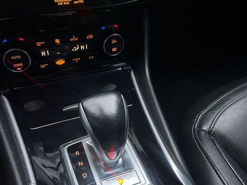 Used 2017 INFINITI QX30 Premium w/ Cargo Package image 23