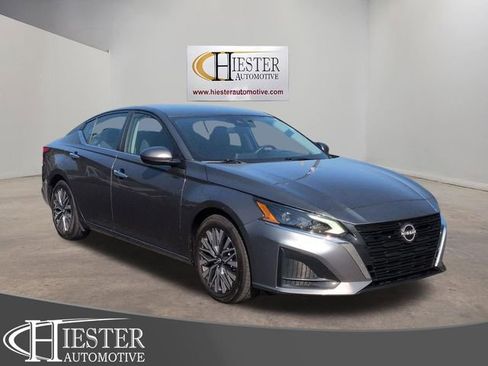 Used 2023 Nissan Altima 2.5 SV FWD image 1