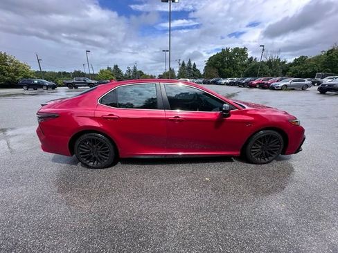 Used 2022 Toyota Camry SE FWD image 2
