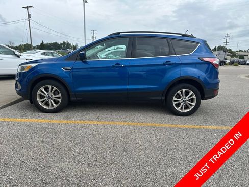 Used 2018 Ford Escape SE w/ SE Sync 3 Package AWD/4WD image 2