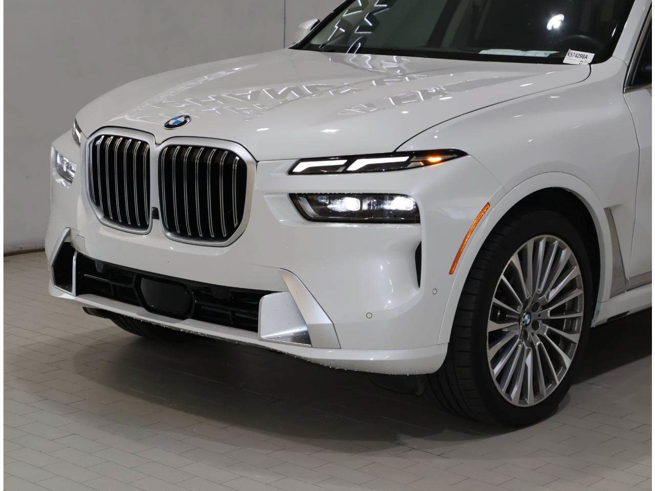 Certified 2024 BMW X7 xDrive40i w/ Premium Package AWD/4WD image 2
