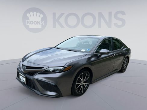 Used 2024 Toyota Camry SE w/ Cold Weather Package FWD image 5