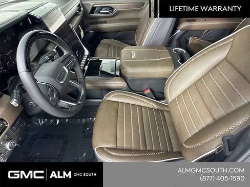 New 2026 GMC Yukon Denali Ultimate w/ LPO, Floor Liner Package AWD/4WD image 11