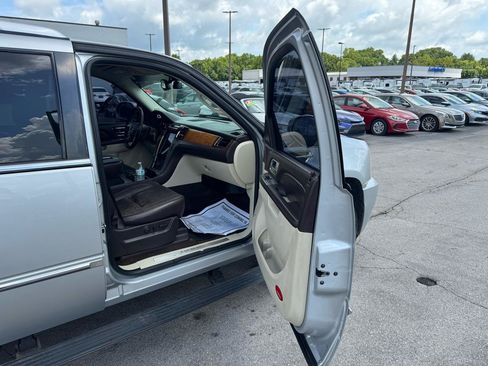 Used 2012 Cadillac Escalade Platinum AWD/4WD image 9