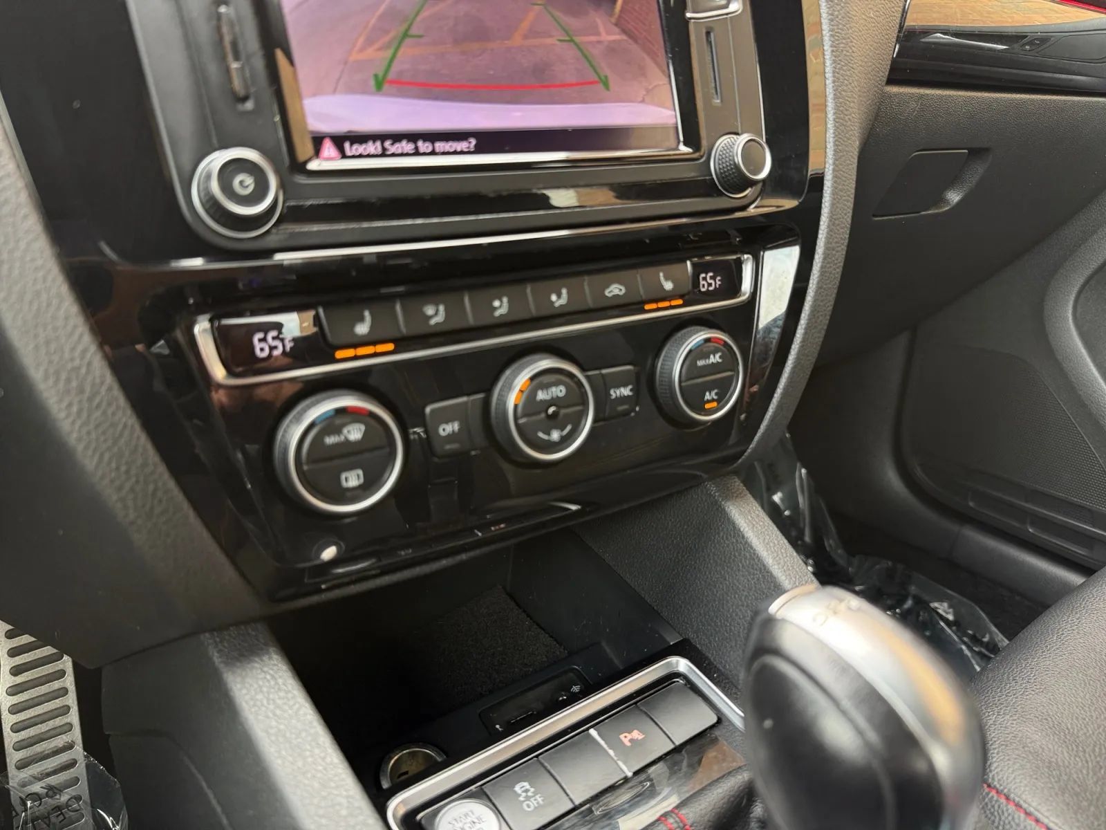 Used 2017 Volkswagen Jetta GLI FWD image 32
