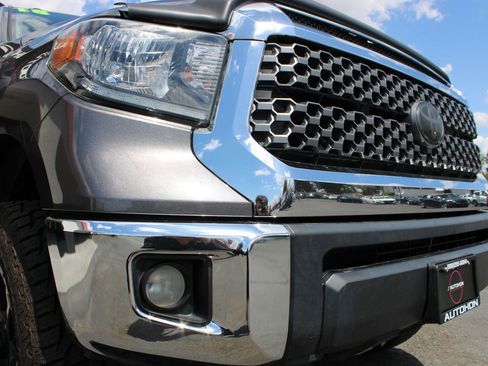 Used 2018 Toyota Tundra SR5 w/ SR5 Upgrade Package image 5
