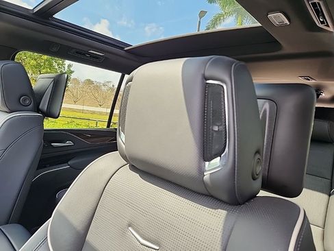 Used 2024 Cadillac Escalade ESV Premium Luxury image 20