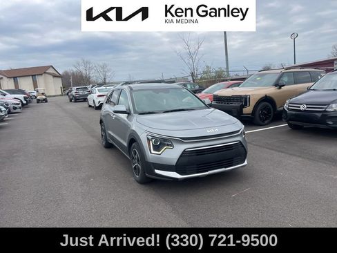 Certified 2023 Kia Niro LX image 3
