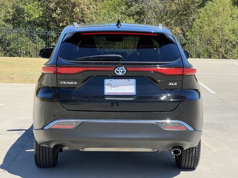 Used 2023 Toyota Venza XLE AWD/4WD image 5