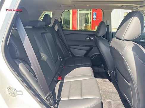 Used 2025 Nissan Rogue SL w/ Tech Package AWD/4WD image 8