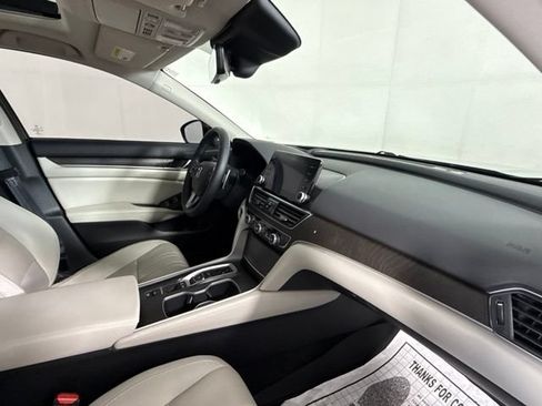 Used 2018 Honda Accord Touring image 28