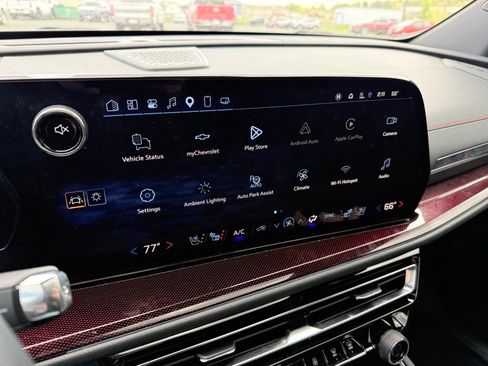 Used 2025 Chevrolet Traverse RS AWD/4WD image 11