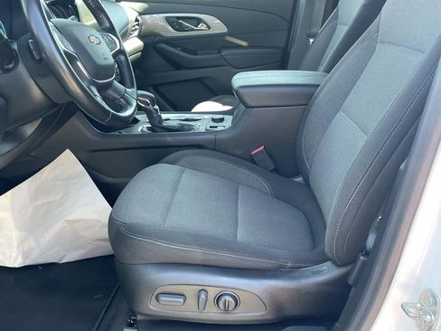 Used 2022 Chevrolet Traverse LT image 19