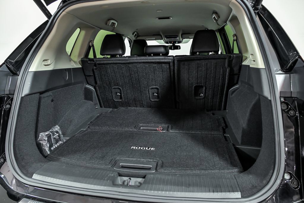 Used 2025 Nissan Rogue SL AWD/4WD image 9