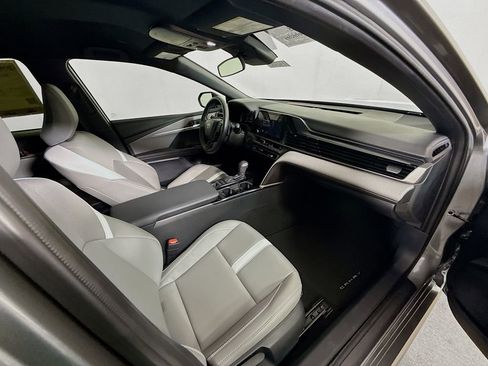 Used 2025 Toyota Camry SE image 27