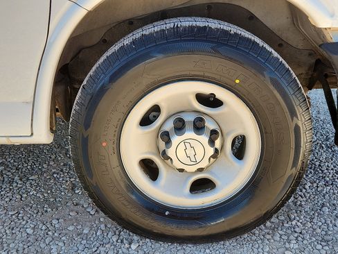 Used 2016 Chevrolet Express 2500 image 7