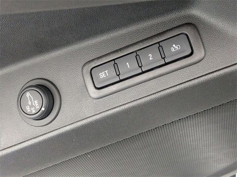 Used 2020 Chevrolet Equinox Premier image 11