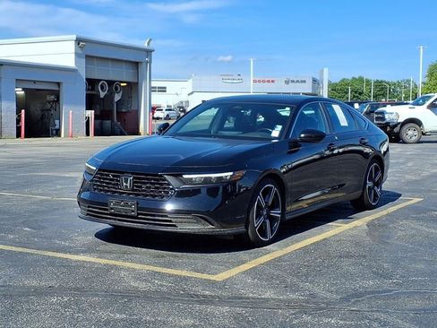 Used 2024 Honda Accord Sport image 2