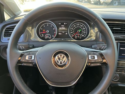 Used 2020 Volkswagen Golf 4-Door FWD image 16