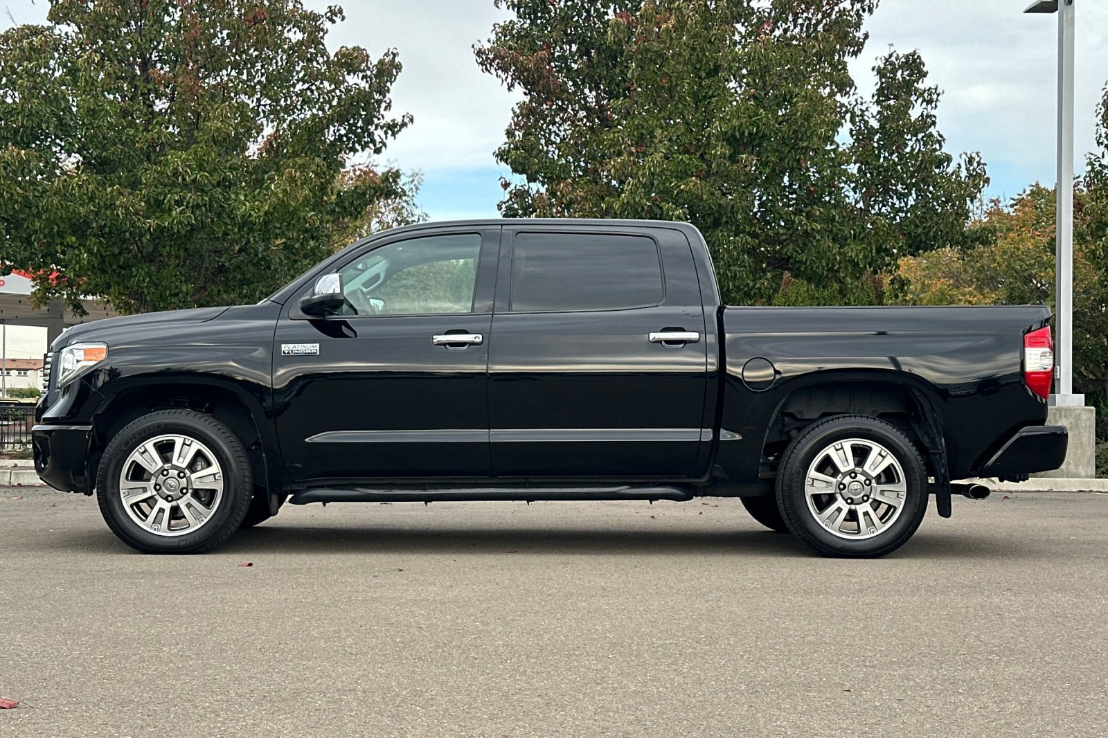 Used 2017 Toyota Tundra Platinum AWD/4WD image 7