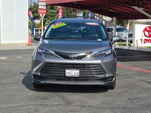 Certified 2026 Toyota Sienna LE AWD/4WD image 2
