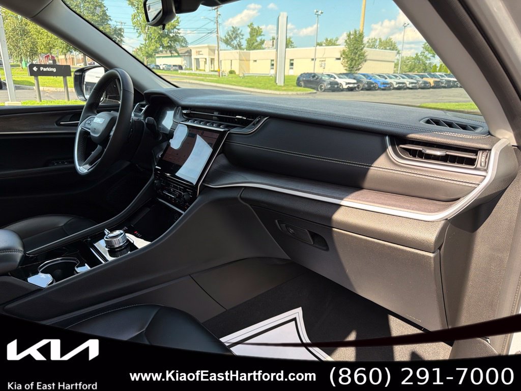 Used 2023 Jeep Grand Cherokee Limited AWD/4WD image 12