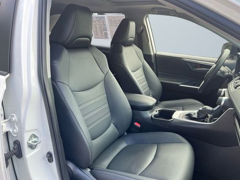 Used 2022 Toyota RAV4 XLE Premium AWD/4WD image 16