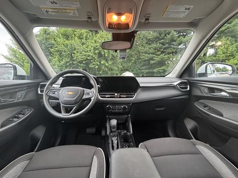 Used 2025 Chevrolet TrailBlazer LT FWD image 32
