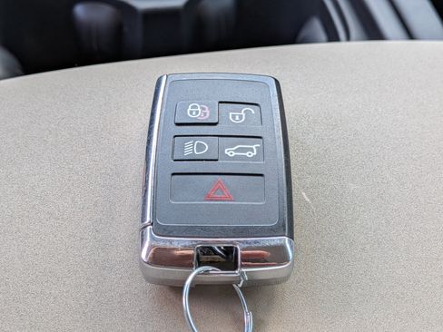 Used 2023 Land Rover Defender 110 SE AWD/4WD image 33