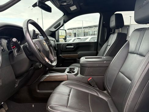 Used 2022 Chevrolet Silverado 2500 High Country w/ Z71 Off-Road Package image 10