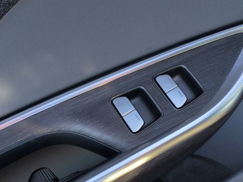 Used 2024 Lucid Air Touring image 15