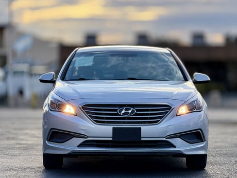 Used 2017 Hyundai Sonata SE FWD image 4