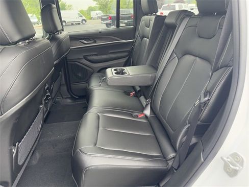 New 2025 Jeep Grand Cherokee Limited image 21