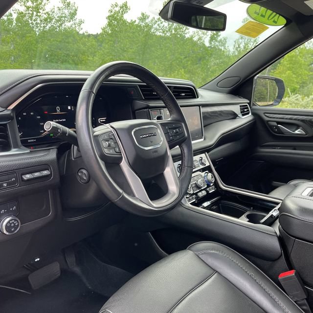 Used 2022 GMC Yukon XL Denali AWD/4WD image 13