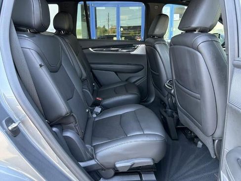 Certified 2022 Cadillac XT6 Premium Luxury AWD/4WD image 12