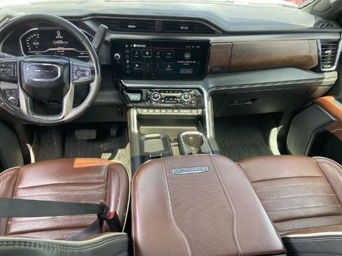 Used 2024 GMC Sierra 3500 Denali Ultimate AWD/4WD image 17