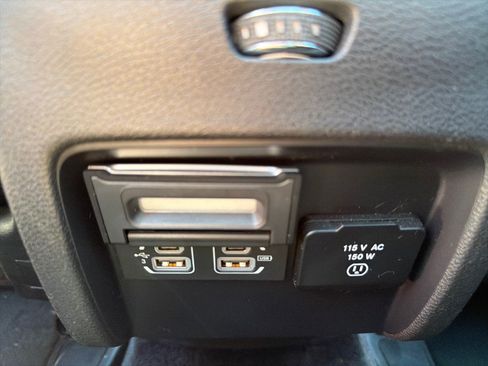Used 2019 Jeep Cherokee Limited w/ Luxury Group AWD/4WD image 24