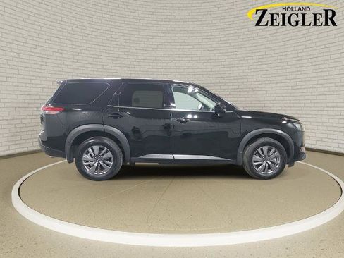 Certified 2025 Nissan Pathfinder S AWD/4WD image 4