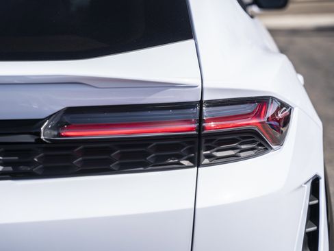 Used 2025 Lamborghini Urus SE AWD/4WD image 10
