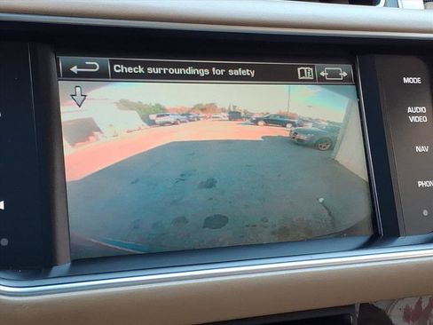 Used 2014 Land Rover Range Rover HSE image 10