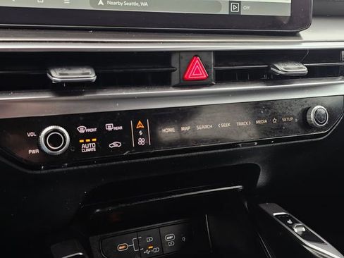 Certified 2025 Kia Sorento EX image 32