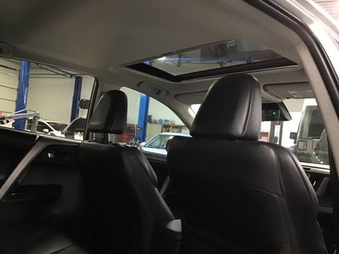 Used 2017 Toyota RAV4 Platinum FWD image 23