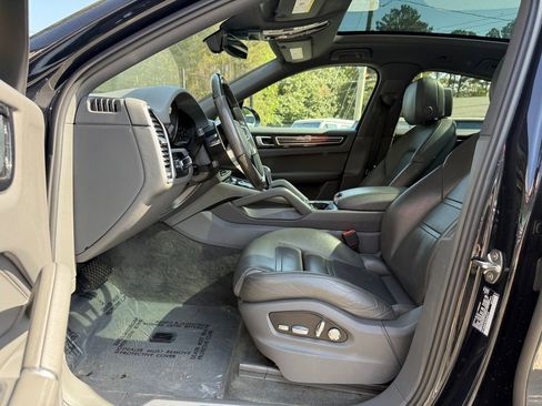 Used 2020 Porsche Cayenne image 22