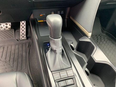 Used 2025 Toyota Camry SE image 25