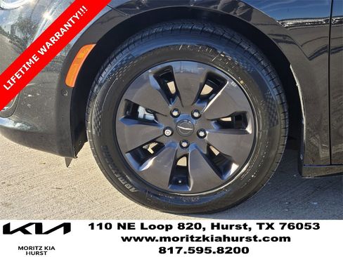 Used 2020 Chrysler Pacifica Limited w/ Advanced Safetytec Group image 17