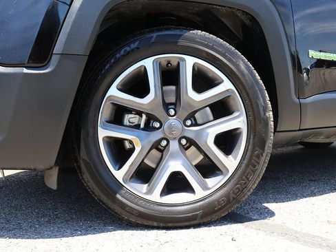 Used 2018 Jeep Renegade Latitude FWD image 6