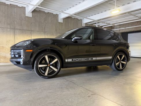 Certified 2026 Porsche Cayenne AWD/4WD image 2